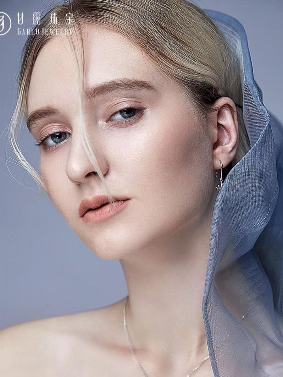 Alena L